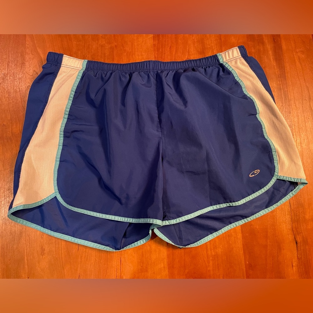 Moving Comfort - lined running shorts - M